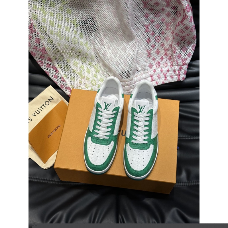 l**is V*t*n sneakers